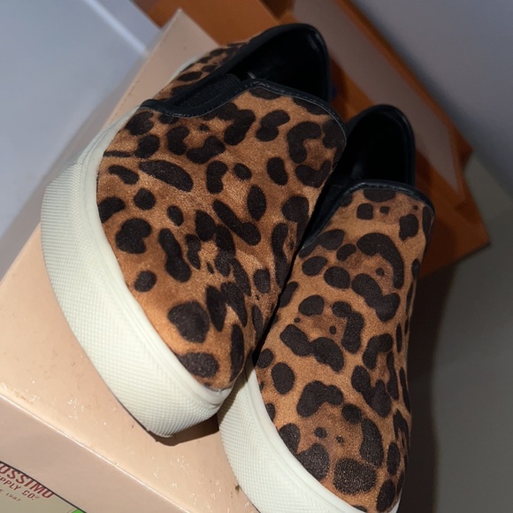 Cheetah Slide on. Size 7.5 - Picture 3 of 7